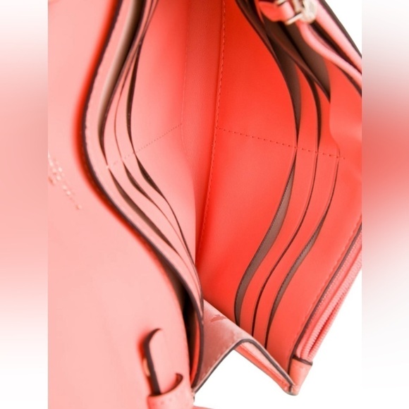 EUC Kate Spade Crossbody, Authenticated on another site. See all photos. - Picture 5 of 10